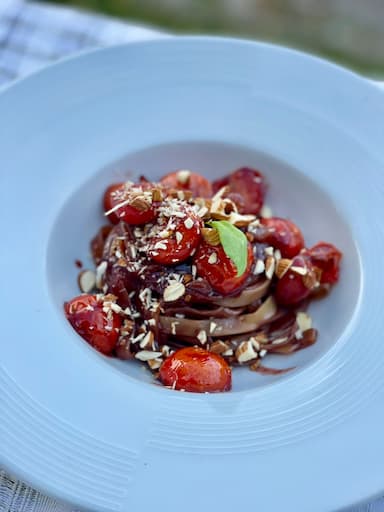 Tagliatelle artizanale me ragu keci / vici / derri të egër